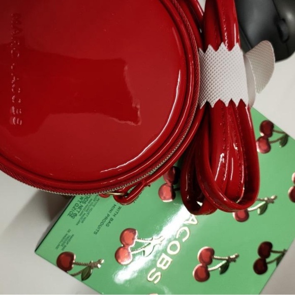 Marc Jacob’s cherry Red Circle Patent Leather Mini Crossbody Bag NEW - Picture 6 of 9